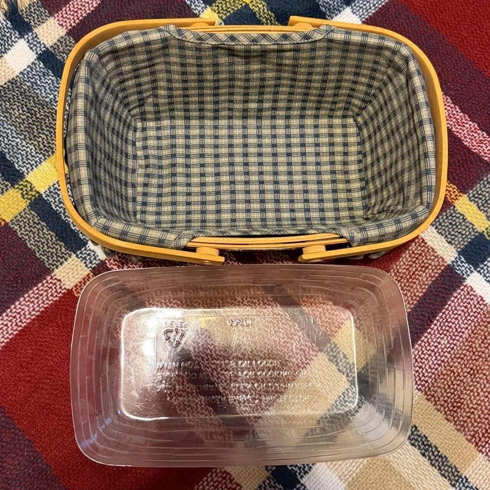 Longaberger Woven Memories  Basket 1999 chore basket handles plastic insert USA